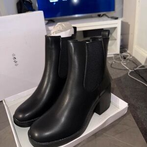 Elegant Black Ankle Boots